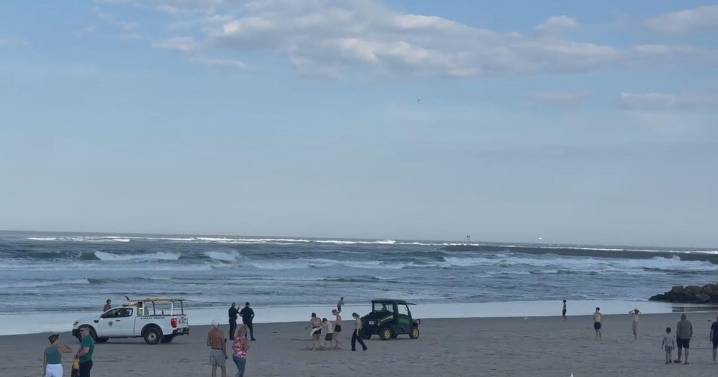 1 person missing after boat capsizes off Salisbury Beach in Massachusetts; 1 person rescued
