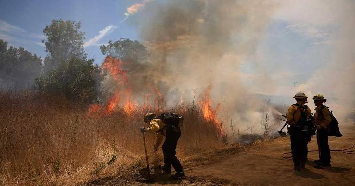Arrestan en EU a dos bomberos migrantes cuando.... ¡apagaban incendio forestal!