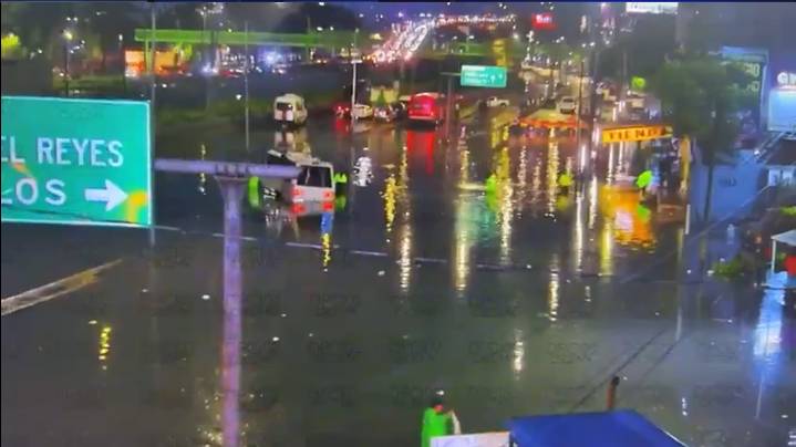 Lluvias causan caos en CDMX