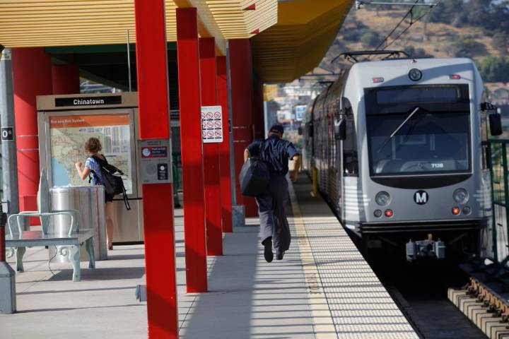 Extienden a más estudiantes el programa GoPass de Metro Los Ángeles