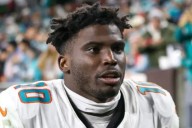 Tua Tagovailoa Struggles Badly Against Bears as Tyreek Hill’s Injury Puts More Pressure on Mike McDaniel