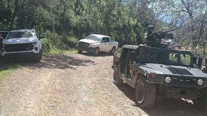 Hallan dentro de vehículo cuatro cuerpos calcinados en barranco entre Ocampo y Moris