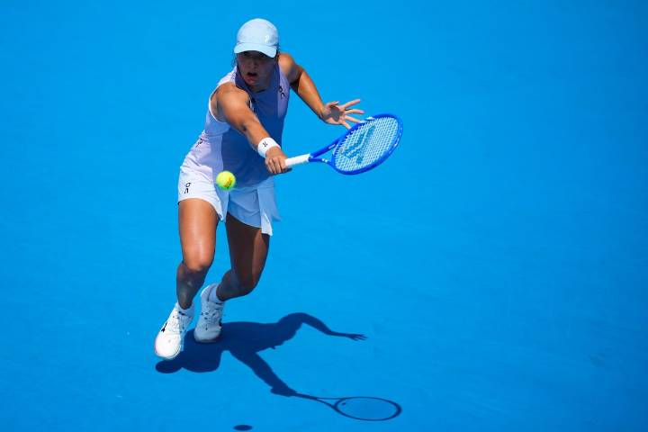 Swiatek, Sinner move to next round at rainy Cincinnati Open