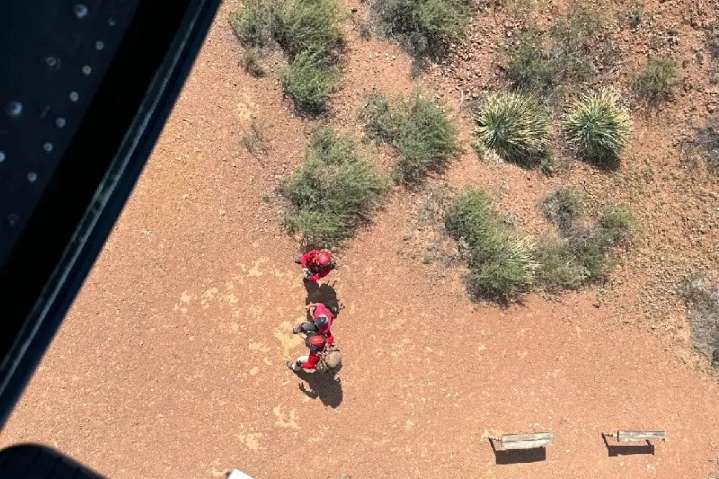 Rescata CBP a dos excursionistas lesionados