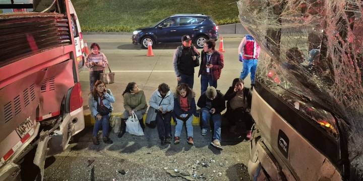 Accidente en estación Angamos del Metropolitano deja decenas de heridos y provoca caos con largas colas de buses