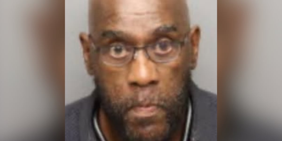 Wanted man points gun at deputies during traffic stop, according to SCSO