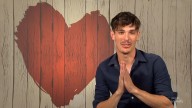 Jairo aprovecha su visita a 'First Dates' para pedirle una cita a Pablo Alborán