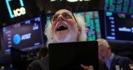 IPSA y S&P 500 logran nuevos máximos históricos, y el índice selectivo se acerca a su mejor rendimiento mensual en dos años