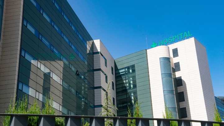 Un incendio en una habitación de un hospital de Granada obliga a trasladar a una veintena de pacientes