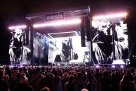 Photos: Oasis performs at Chicago's Soldier Field