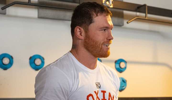 Canelo ya presume impresionante físico de cara a su pelea con Terence Crawford en Las Vegas