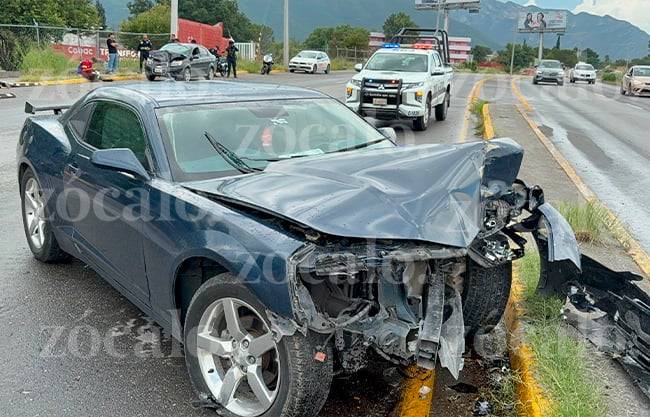 Triple accidente en el bulevar Emilio Arizpe de la Maza deja múltiples vehículos dañados