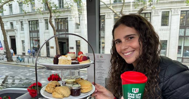 I went on the London sightseeing afternoon tea bus tour 