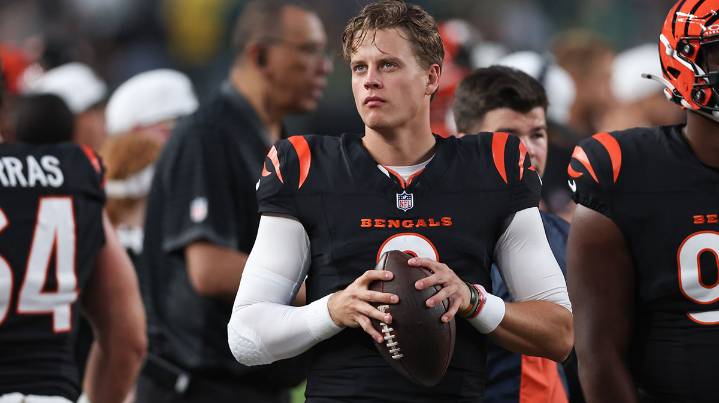 Bengals sign veteran Joe Burrow protector