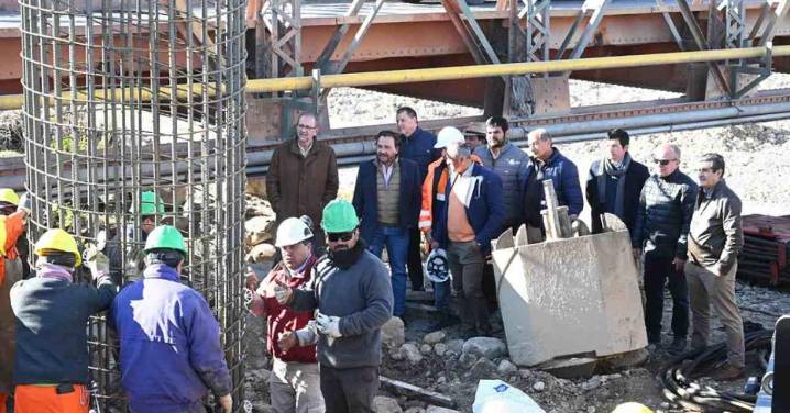 Avanza la construcción del puente sobre el río Vaqueros: Gustavo Sáenz supervisa la obra clave para Salta