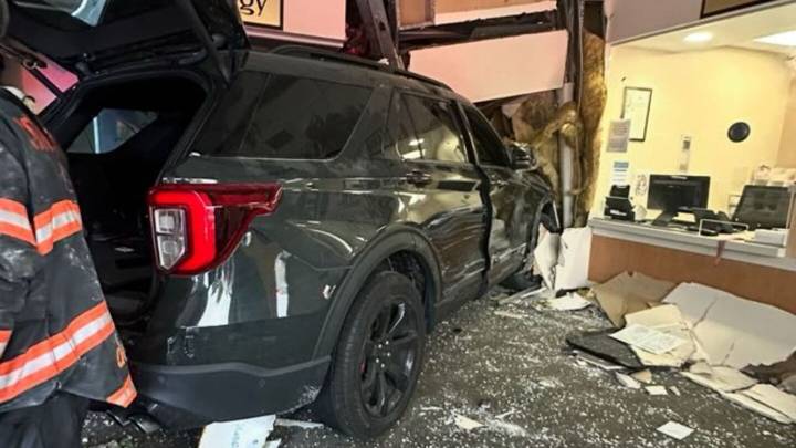 SUV crashes into Yonkers Montefiore Medical Group Lobby