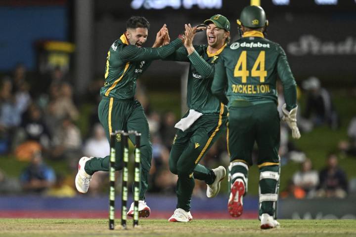 Australia wins toss, elects to bat in final ODI against South Africa