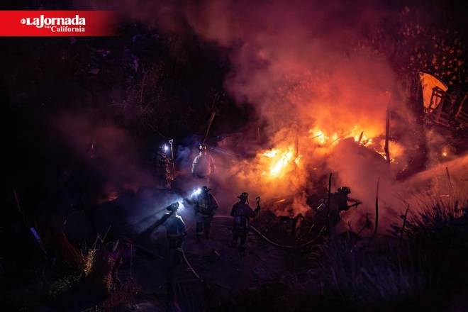 Dos incendios en Tijuana dejan tres casas destruidas en Emperadores y el Soler