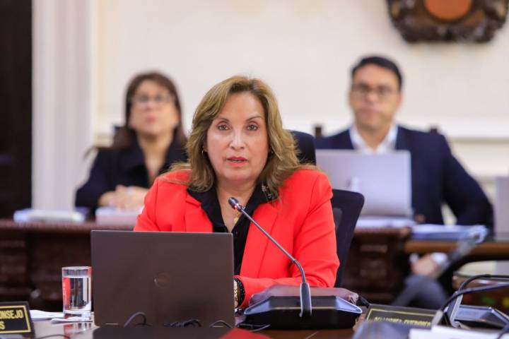 Presidenta Boluarte realiza visita de inspección en área destinada a penal “El Frontón"