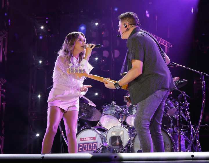 Country star reveals she’s had 2 mental health disorders since age 6