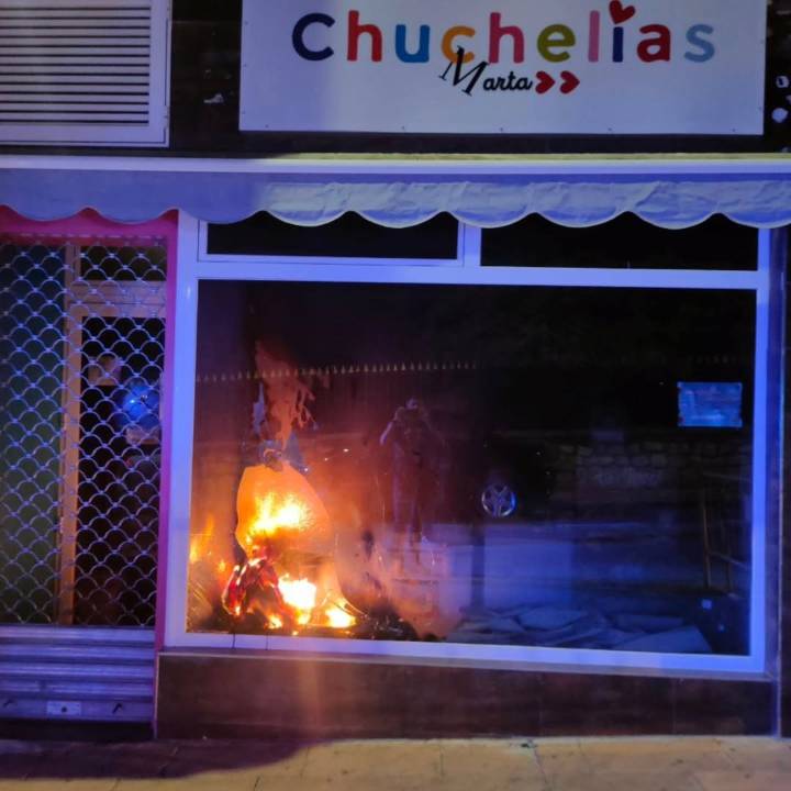 Incendio en el escaparate de una tienda en el Centro de Cuenca