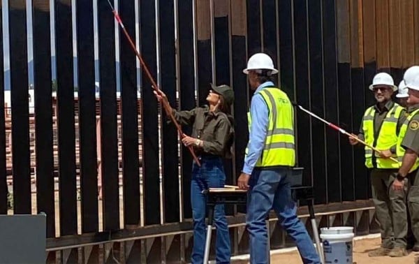 Muro fronterizo será pintado de negro para elevar calor: Kristi Noem