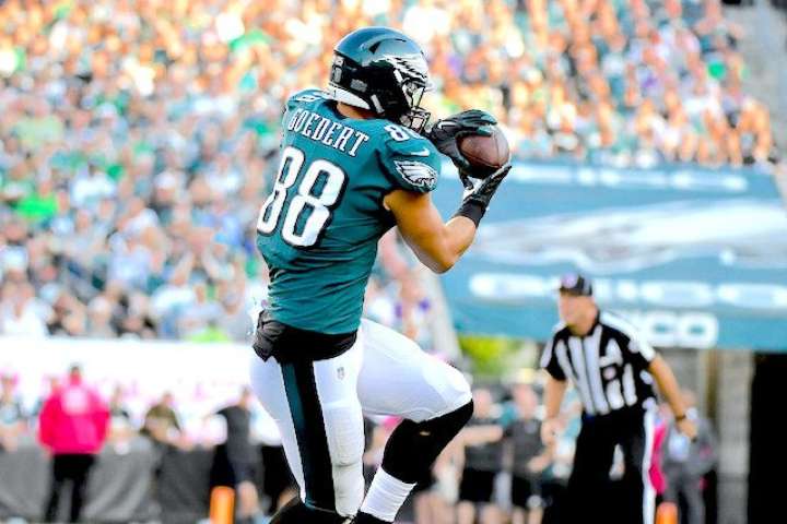 Who Should I Draft for Fantasy Football? Dallas Goedert, Jake Ferguson, Brenton Strange Outlooks
