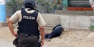 Ataque armado en Ecuador: sicarios con indumentaria militar asesinaron a seis personas en plena vía pública
