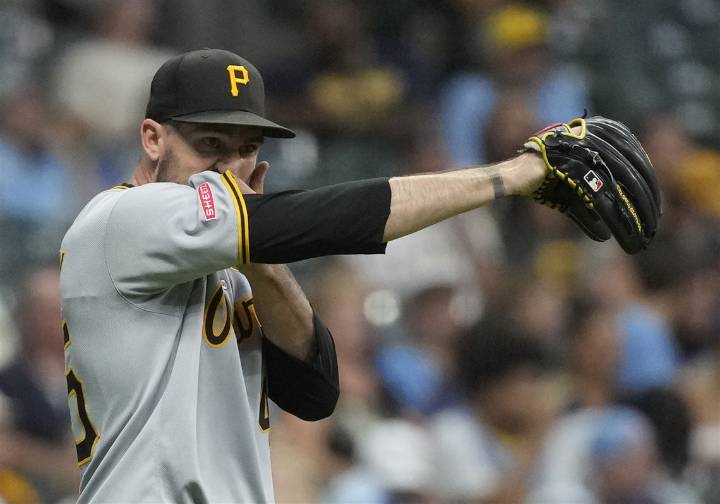 Andrew Heaney struggles, Pirates routed by Brewers