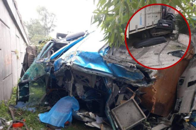 Muere trailero prensado al caer de puente vehicular en Atlacomulco