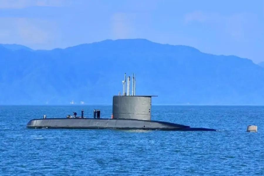 Submarino chileno visita costas mexicanas