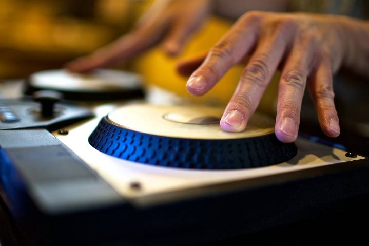 Pop star impersonator fools Vegas nightclub, gets banned for ‘multi