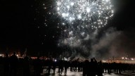 El balance de la noche de los fuegos de San Agustín: Festejos defiende que "se salvó pese a la lluvia" y la posición lo ve "insuficiente"