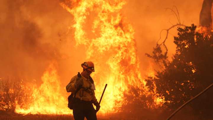 Fast-growing brush fire forces thousands to evacuate north of Los Angeles