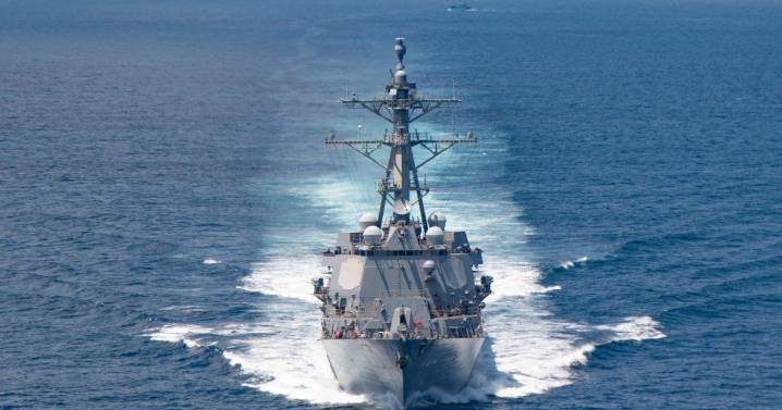 EEUU envía tres buques de guerra cerca de las costas de Venezuela, Maduro moviliza las milicias
