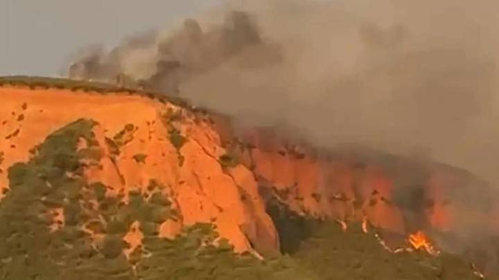 Un incendio en El Bierzo amenaza Las Médulas, declarado Patrimonio de la Humanidad en 1997