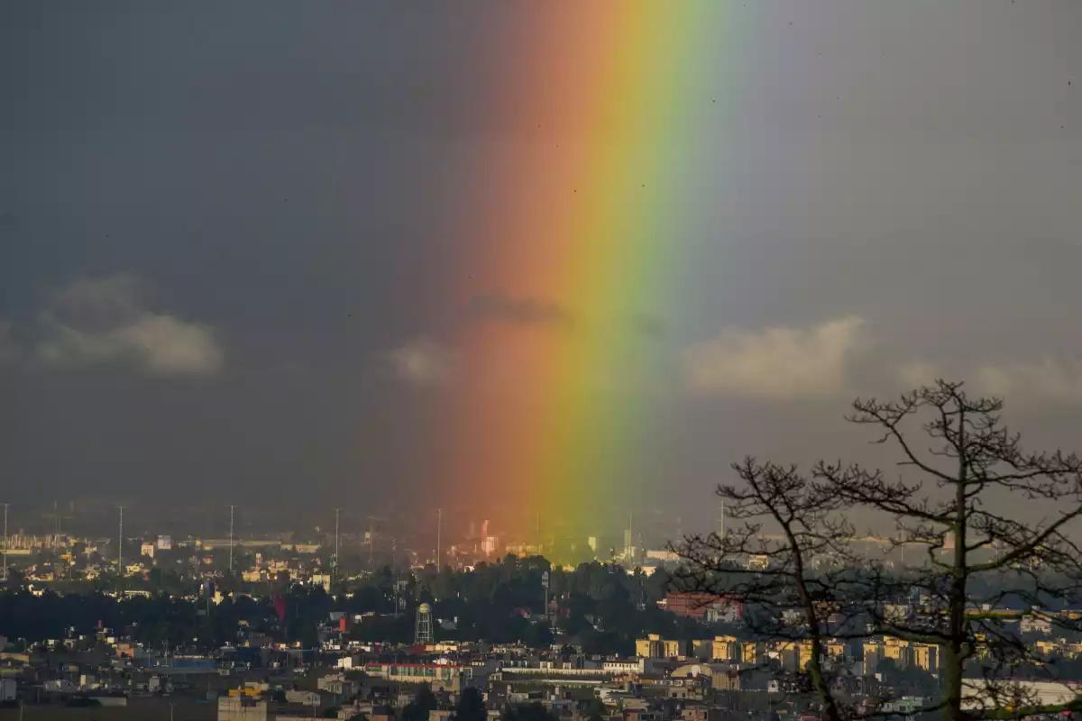 ¿La madre naturaleza nos quiere decir algo? Se forman arcoíris doble en CDMX y Campeche