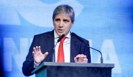 Gobierno licitará deuda urgente para absorber pesos y calmar al dólar