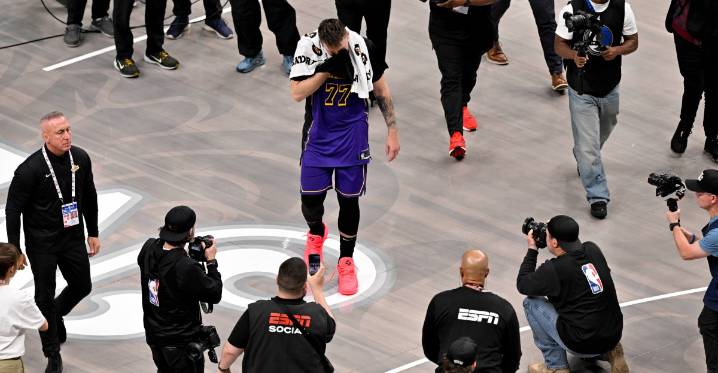 Report: First Lakers-Mavs game to come in late November