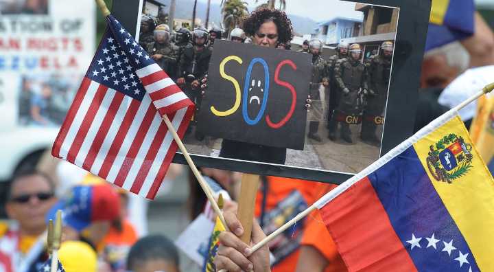 Un rayo de esperanza: tribunal bloquea fin del TPS para miles de venezolanos en EE. UU.
