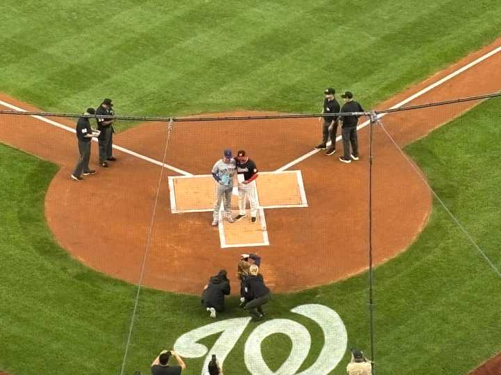 Carlos Mendoza hace historia y le gana el primer juego entre managers venezolanos a Miguel Cairo [+VIDEO]