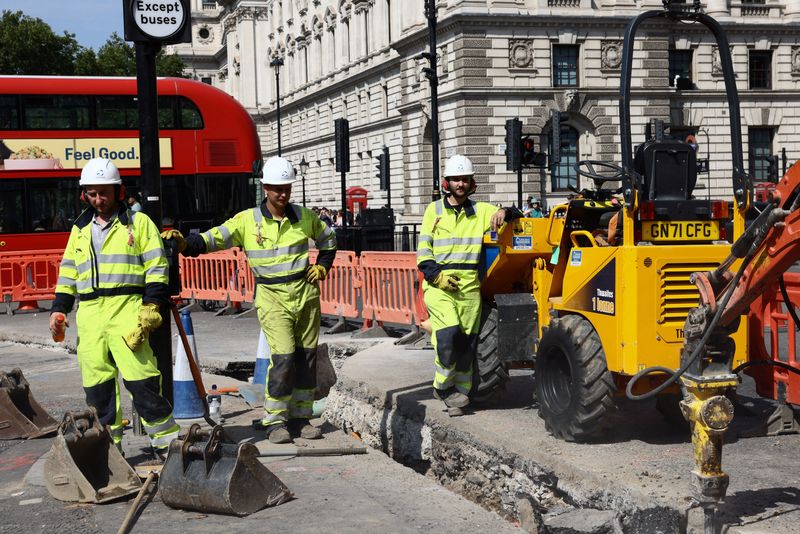 'Urgent action' needed to protect workers from heat stress in warming world, UN says