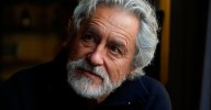 Manuel Rivas: “Escribir es saber qué nos dicen las palabras. Hoy hay muchas fatigadas por el mal uso”