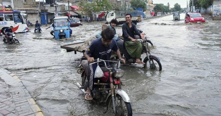 Pakistan restores electricity and reopens roads in areas where floods killed more than 300