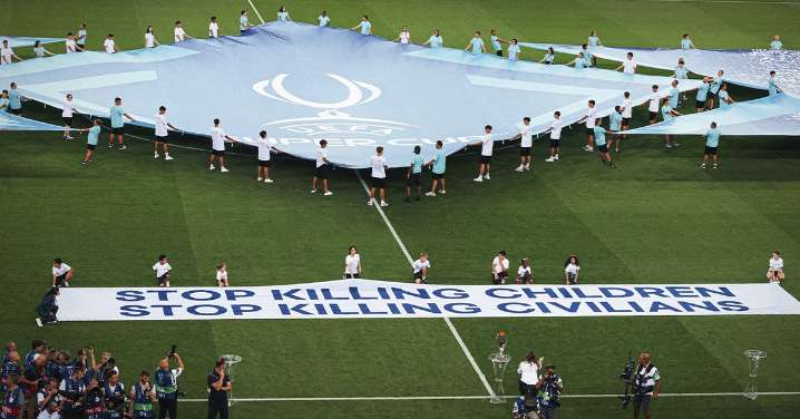 Envía UEFA contundente mensaje en la Final de la Supercopa: “Dejar de matar niños”