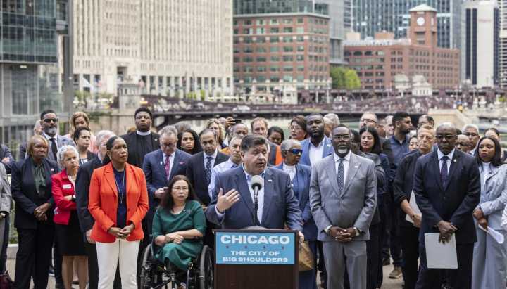 Business leaders show up to take stand with Pritzker