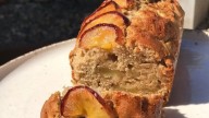Budín de manzana y naranja: poné la pava y preparate para la merienda más rica
