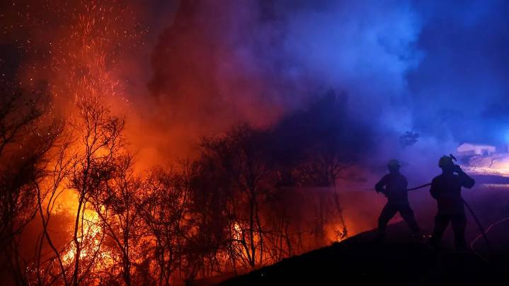 Incendios en España continuan mientras se mantiene la ola de calor