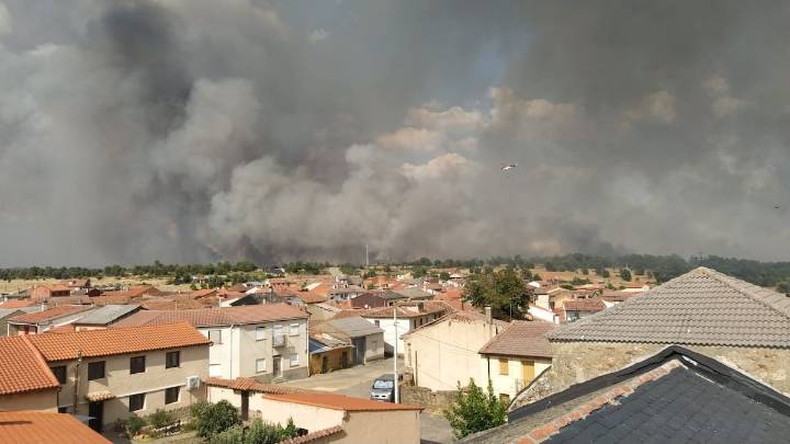 Un incendio de nivel 2 obliga a evacuar a más de 700 vecinos de cuatro localidades de Zamora