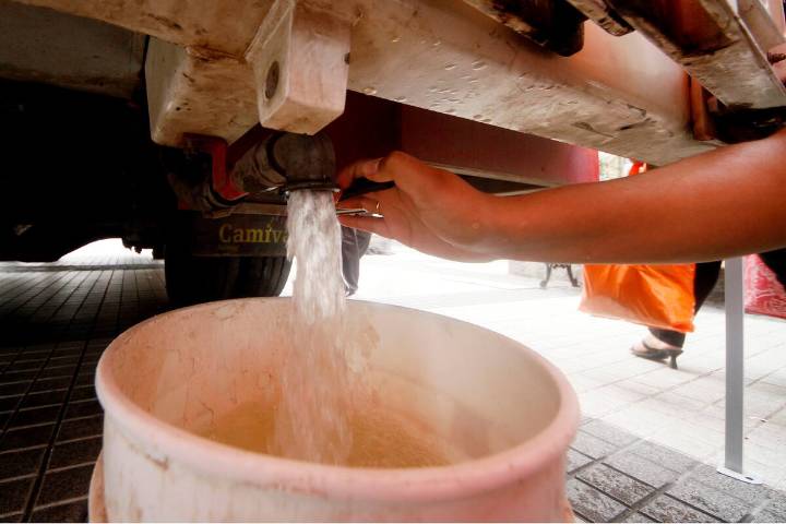 Corte de agua en seis comunas de Santiago: revisa los 62 puntos de abastecimiento